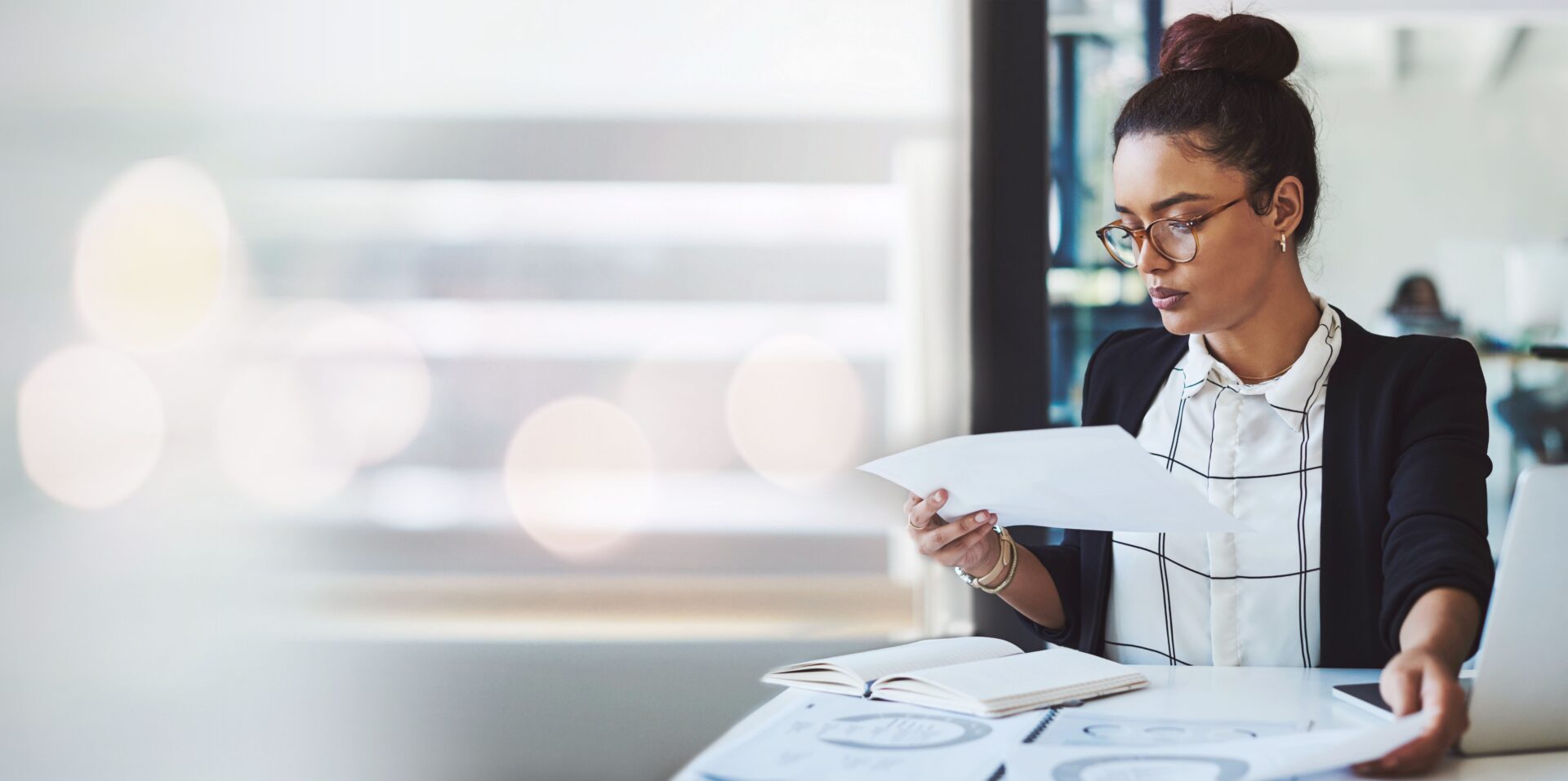 Business women doing payroll using the working capital from factoring.